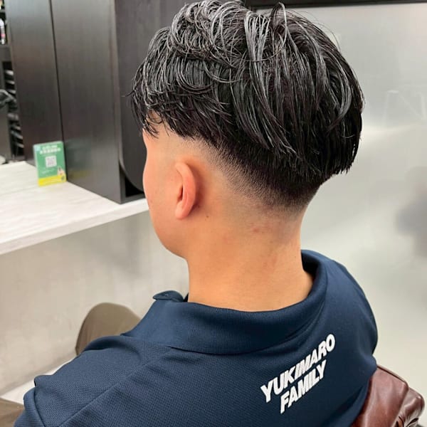 スキンフェード バーバースタイル 短髪 メンズ 黒髪 清潔感|MEN'S SALON SOLEIL by alfRed