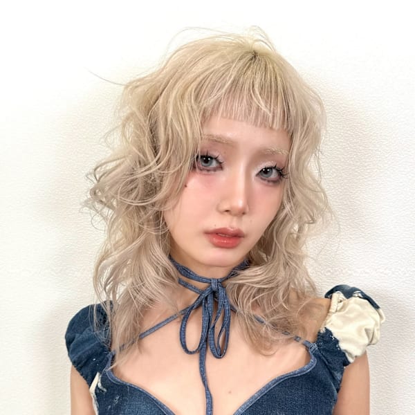ブロンド デザインカラー ケアブリーチカラー レイヤーカット|Null 原宿店 デザインカラー/ダブルカラー