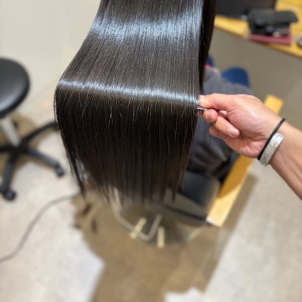 初回来店で艶髪美人へ★美髪矯正×髪質改善