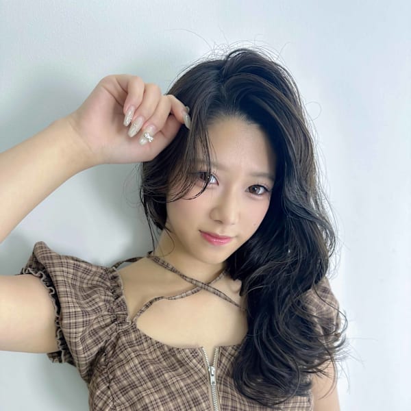 大人上品ヘア　黒髪　巻き髪　ゆるふわ