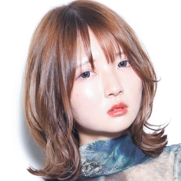 【韓国スタイル】くびれミディアムヘア×グレージュカラー|TOP SHAPE