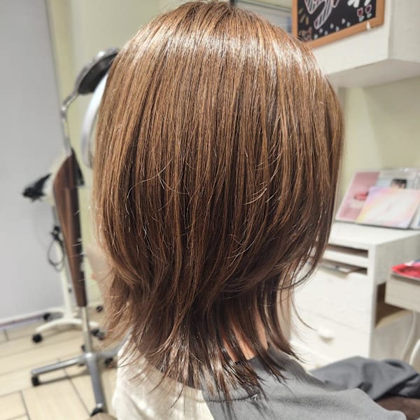 ミディアムレイヤー/ウルフ/外ハネ|VISAGE fine【ヴィサージュ ファイン】