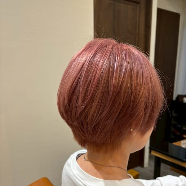 ピンクベージュ