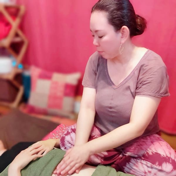 リラクゼーションサロン Amrita Rose【リラクゼーションサロン アムリタ ローズ】のスタッフ紹介。ミエ