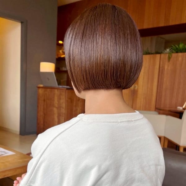 襟足ギリギリぱつっとボブ