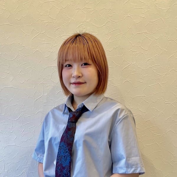 latte hair lemie【ラテ ヘア レミエ】のスタッフ紹介。misaki