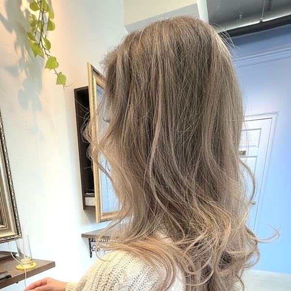 ブリーチカラー　シルバーグレージュ|Lourdes hair design
