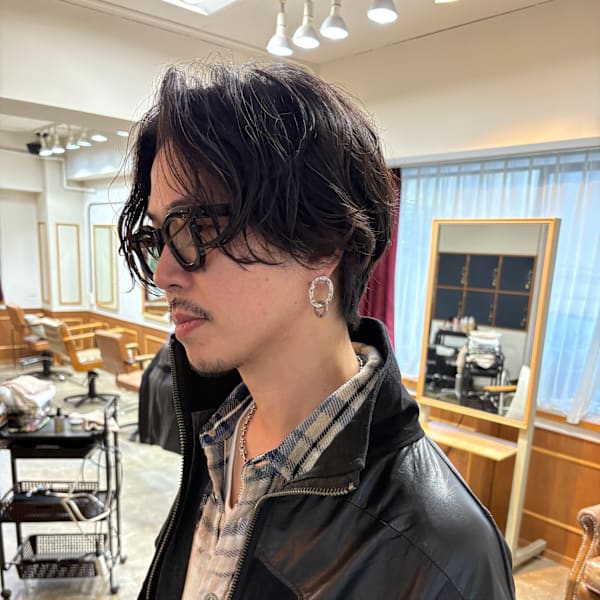 ミディアムセンターパートパーマスタイル|Regilo