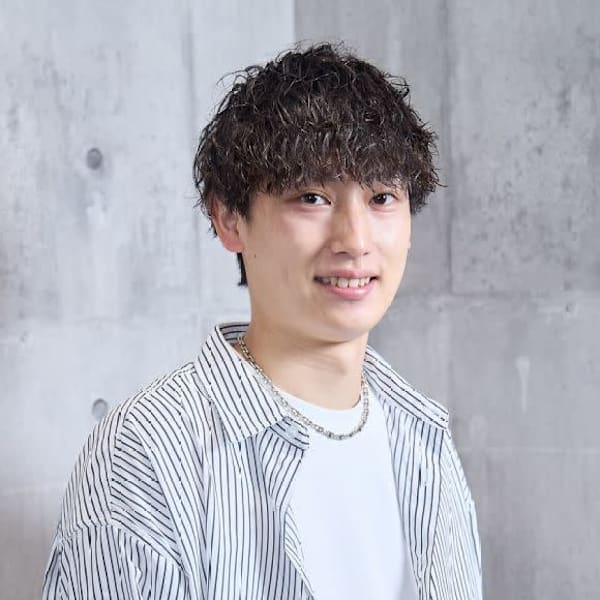 _WHITE+ 南海難波店【アンダーバーホワイトプラスナンカイナンバテン】のスタッフ紹介。上原 健哉