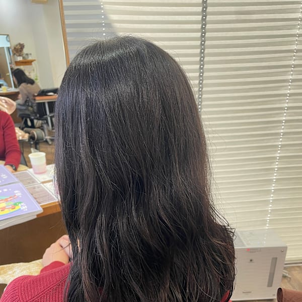 〈木賀 絵莉子〉コテ巻き風パーマ×ロング