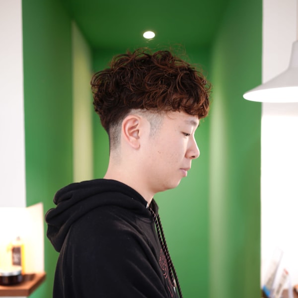 メンズパーマと柔らかなベージュブラウン|ananda