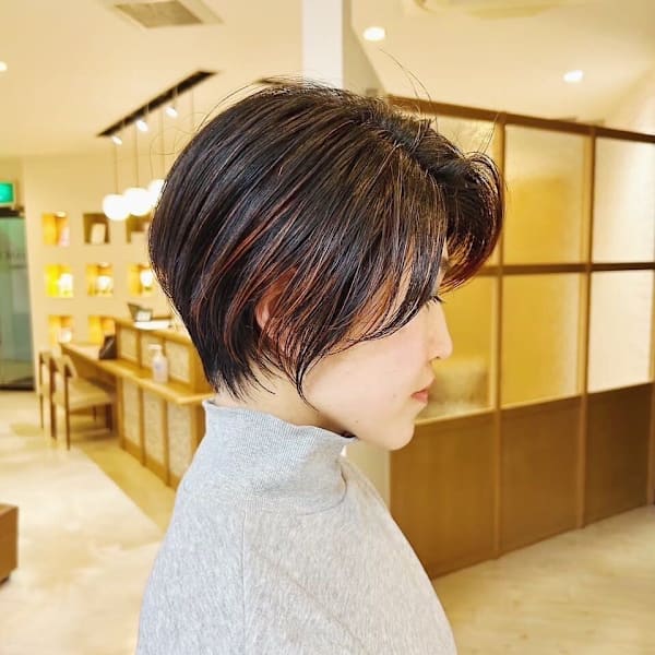 40代チラッとオシャレなインナーカラー/くびれショート|Chere rosso 金剛店【チェレ】