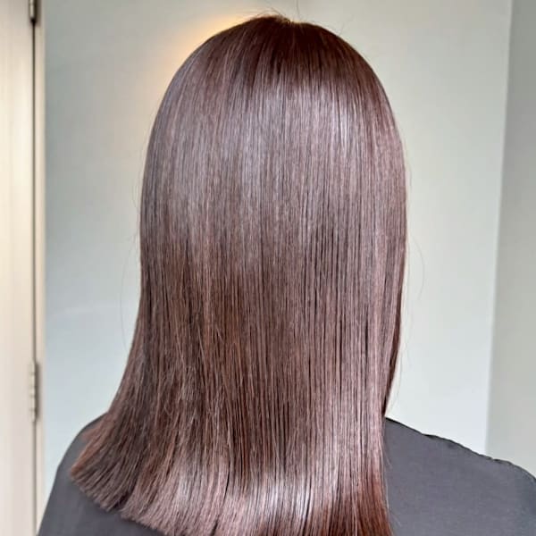 レッドブラウン 切りっぱなしミディアム ダメージレス 艶髪|NAKAO COIFFURE