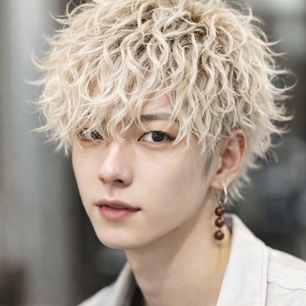 ホワイトブロンド×スパイラルパーマ