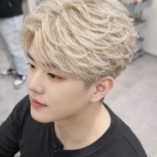 ホワイトブロンド×フェザーパーマ