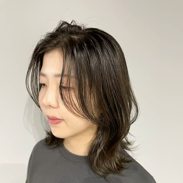 ミディアムヘアのヘアスタイル/韓国風/オリーブカラー