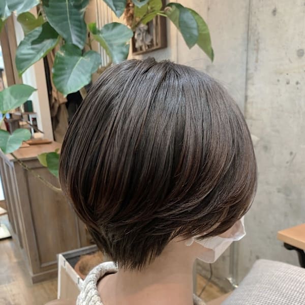 大人可愛いショートボブ|t o t .