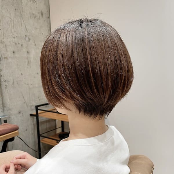 髪の量が多い方でも手ぐしでまとまるショートボブ☆|t o t .