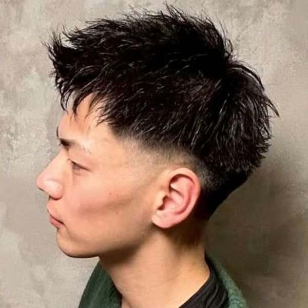 スキンフェード ツーブロック 黒髪ショート アップバング|完全個室 THIS IS BARBER 3rd
