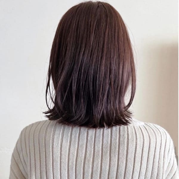 切りっぱなしの無造作なボブスタイル