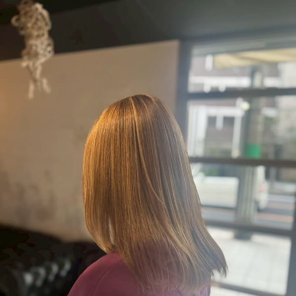 【髪質改善で叶える、ツヤとまとまりのある美髪】