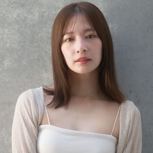 20代・30代_艶ストレートミディ