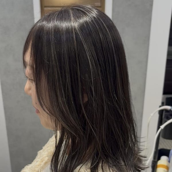 白髪をデザインの一部に、白髪ぼかしハイライト|en.