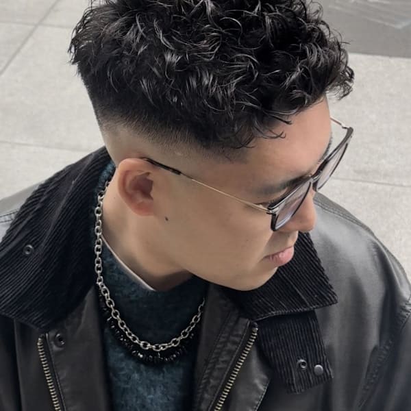 ピンパーマ　スキンフェード　スパイキー