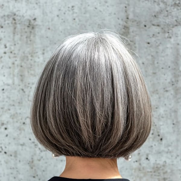 グレイヘアボブスタイル