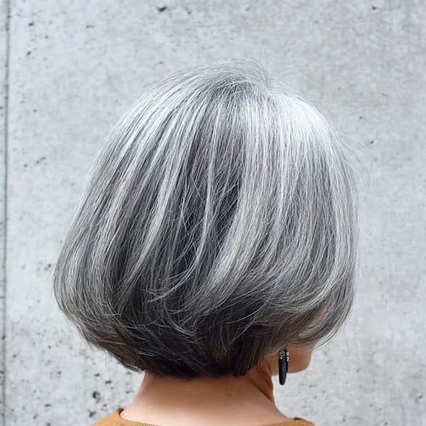 グレイヘアボブスタイル