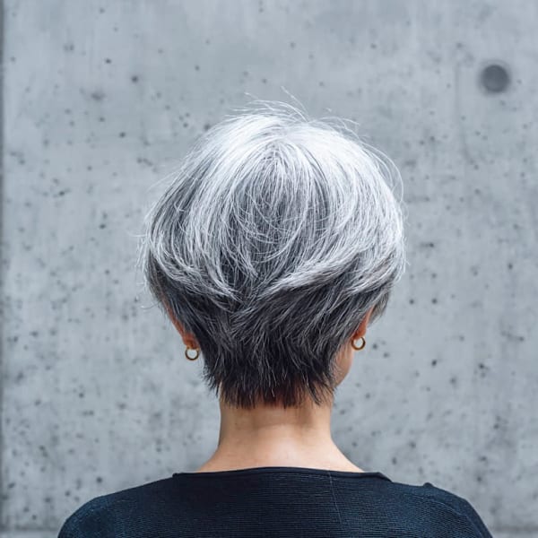 グレイヘアボブスタイル