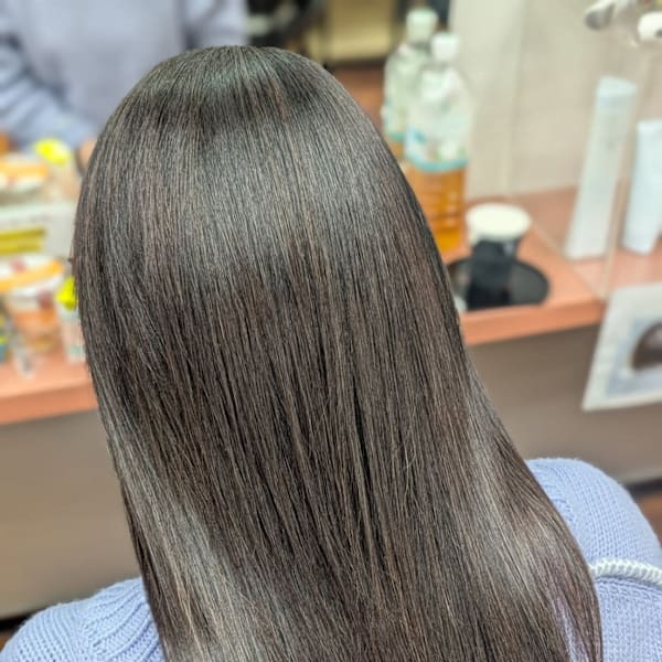 ◆ 髪の芯から「再構築」する贅沢ケア|リリー美容室