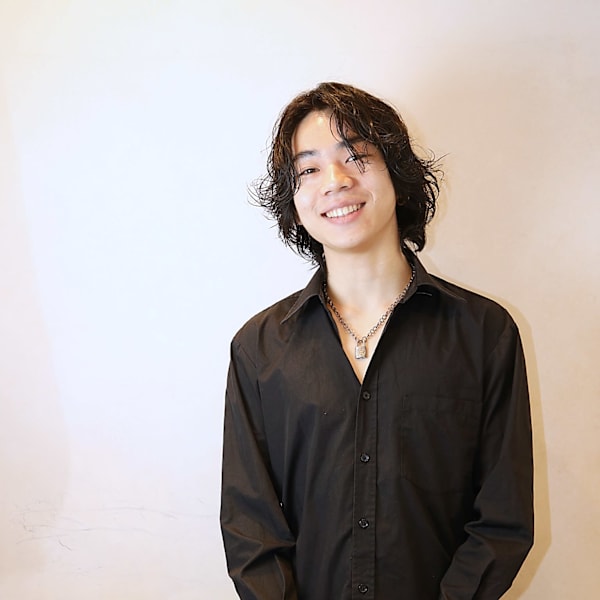 Totia 梅田【トティアウメダ】のスタッフ紹介。牛嶋 嶺弥