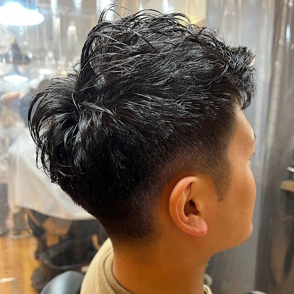 大人気の朝のセットが楽になるパーマ 刈り上げショート