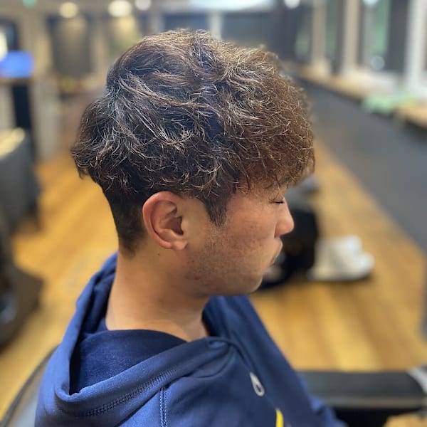 スパイラルパーマ×ライトカラー×30代/40代