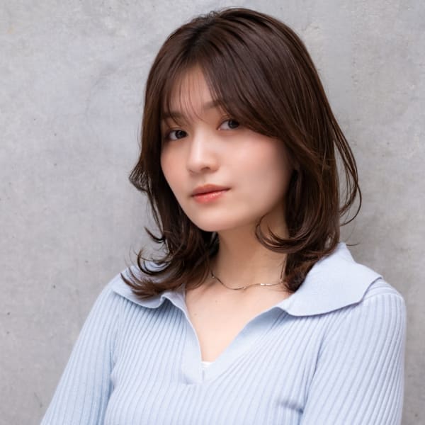 20代・30代_くびれシルエットのレイヤーミディ