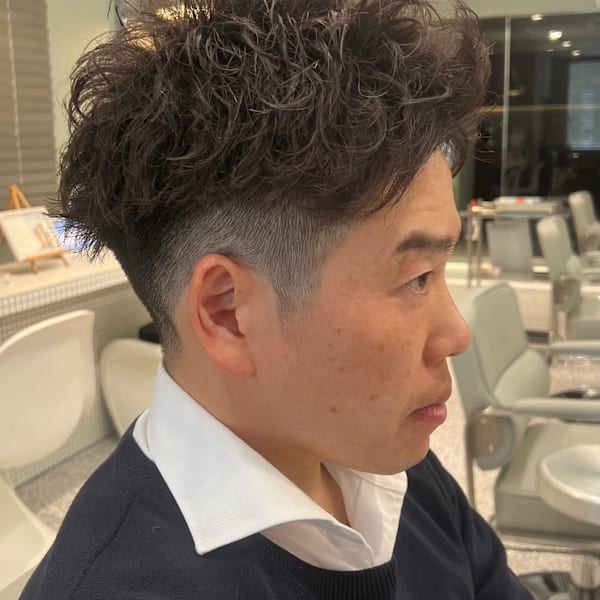 直毛さんも柔らかくフェザーアップバング