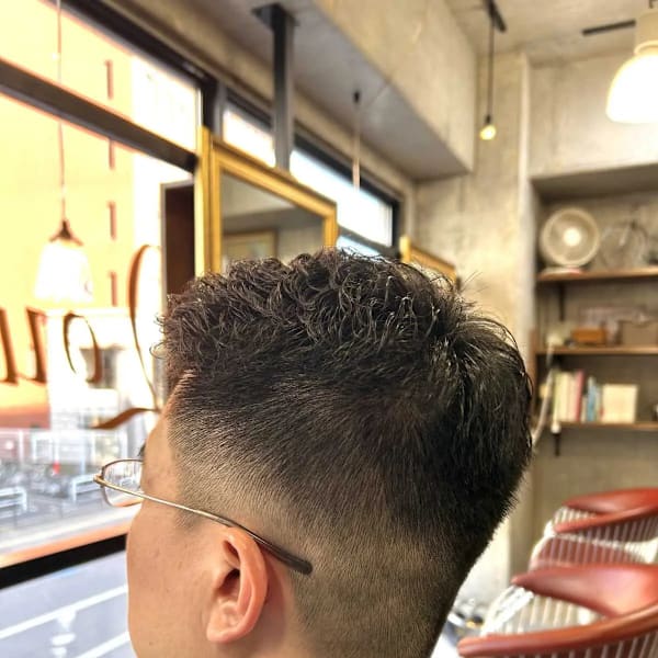 メンズパーマスタイル×グラデーション刈り上げ|Lourdes hair design