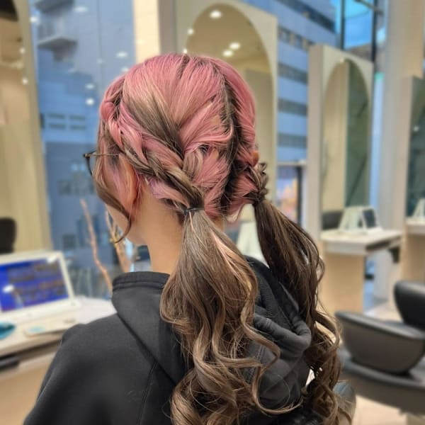 編み込みヘアアレンジ/ハイトーンカラー