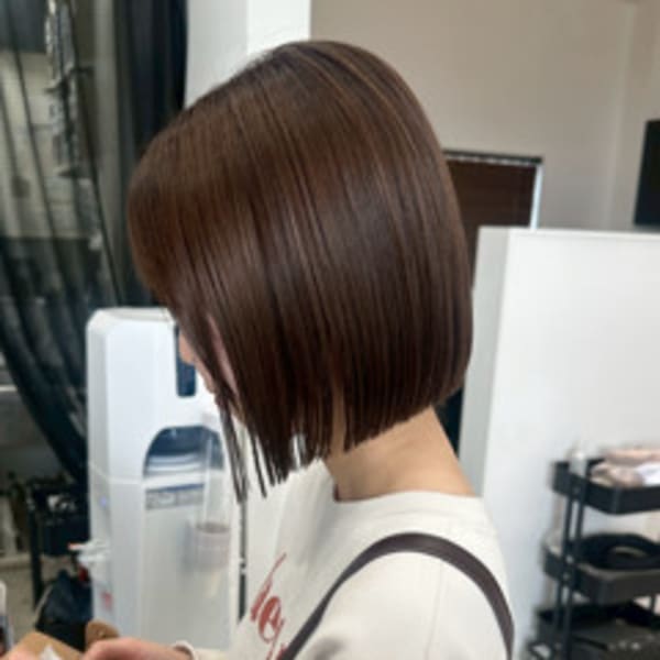 ミニマム切りっぱなしボブ × ナチュラルブラウン
