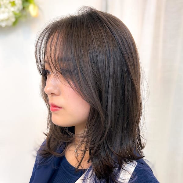 ミディアムレイヤー/顔周りレイヤー/センターパート