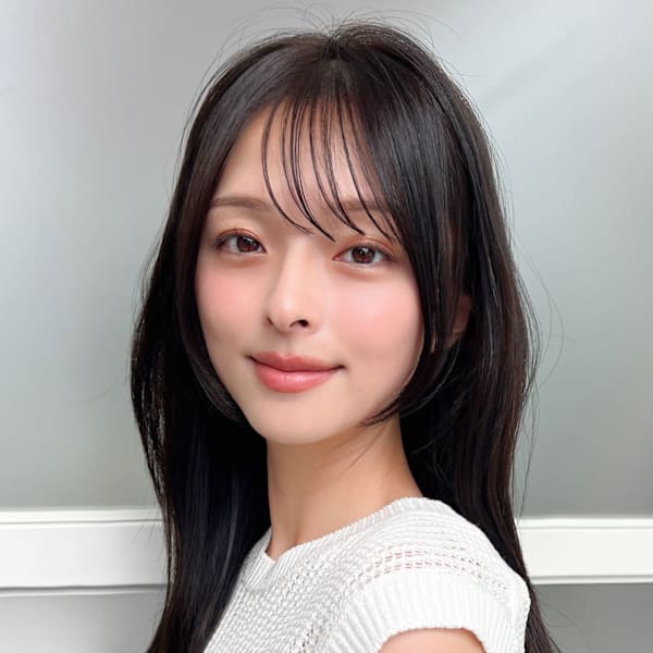 黒髪でも可愛いシースルーバングとナチュラルレイヤーカット！