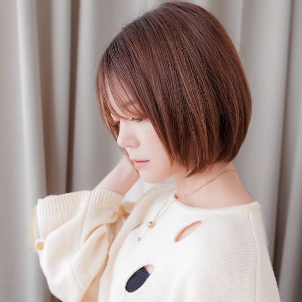 ミルクティーブラウン艶感ストレート小顔丸みボブ20代30代