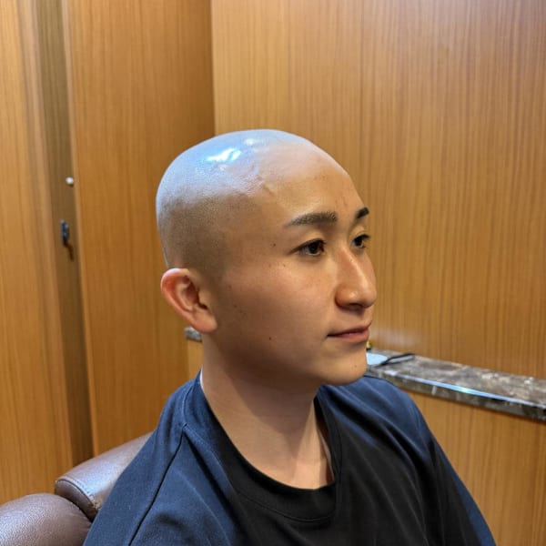 スキンヘッド　<理容室>