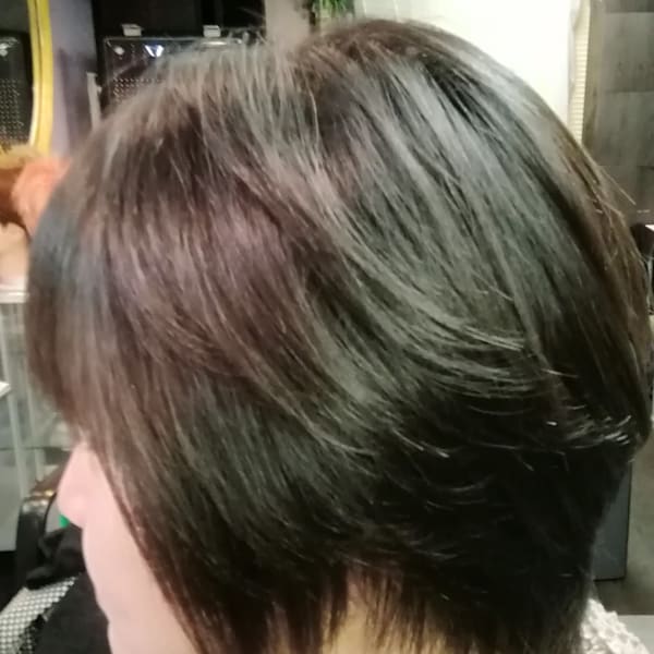 自然なショートスタイル、縮毛矯正+カット