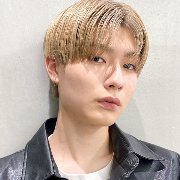 金髪マッシュセンターパート王子様ヘア