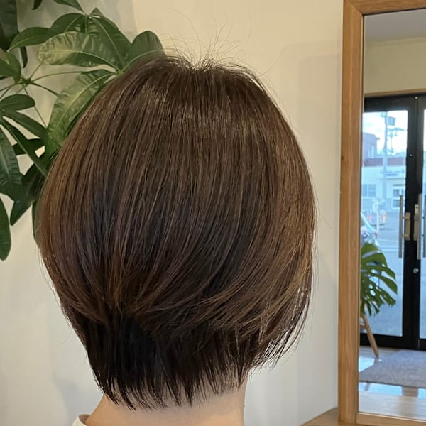 ショートボブ。えりあしに若干の生えグセがある方にもオススメ。