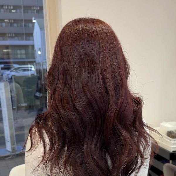 上品で大人っぽく！ブリーチなしでボルドー◎|sie by KENJE