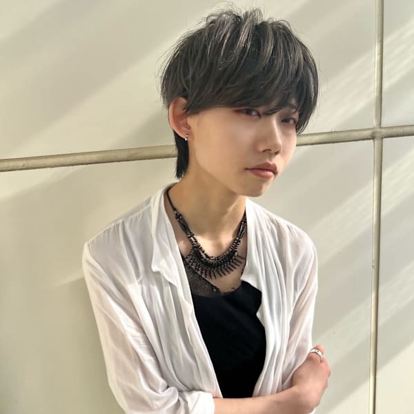 マッシュ女子、アッシュ、ショート