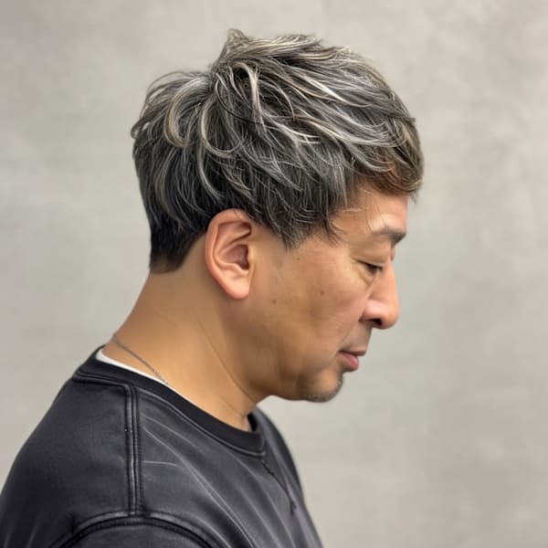 横浜桜木町・白髪ぼかしハイライト×大人メンズショート